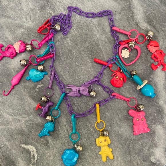 Vintage Jewelry - Vintage 80s Vending Machine Charm Necklace